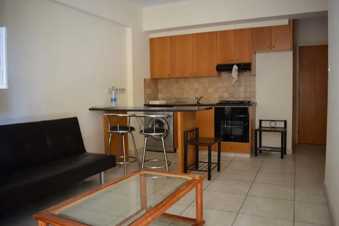 דירה לרנקה Property Direct Posidon Court