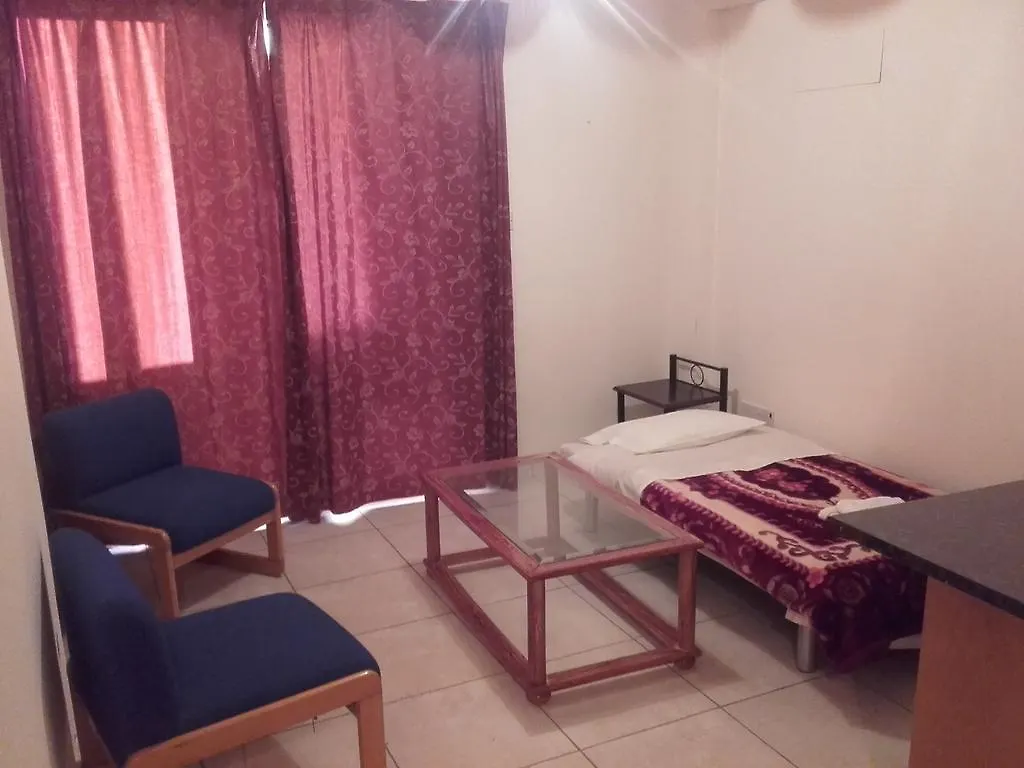 דירה לרנקה Property Direct Posidon Court